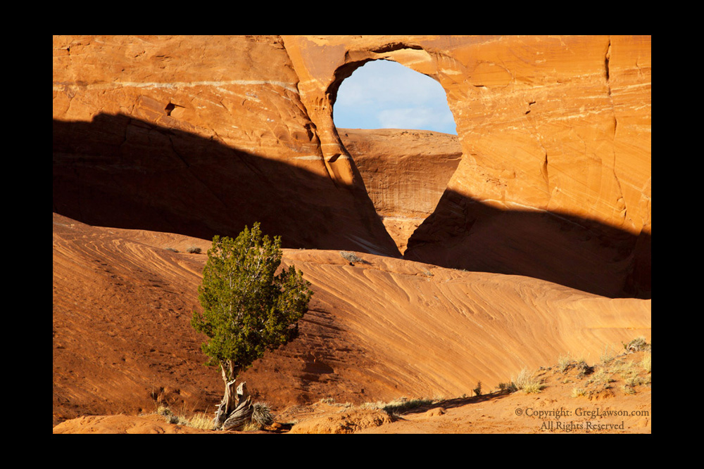 Stone arching takes on the appearance of a rising balloon, Greg Lawson photography of the American Southwest in West Sedona, Arizona